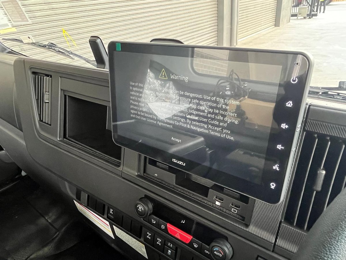 2025 Isuzu F Series image 14