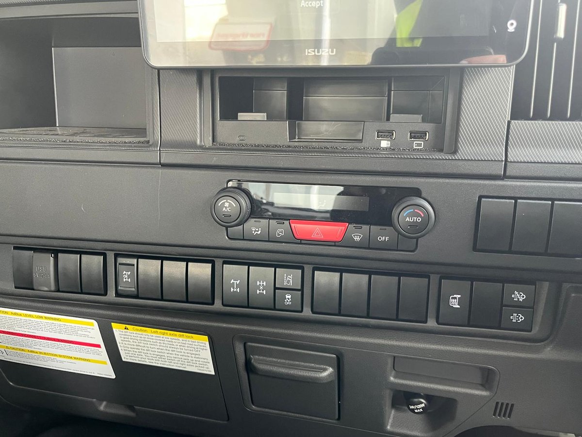 2025 Isuzu F Series image 18