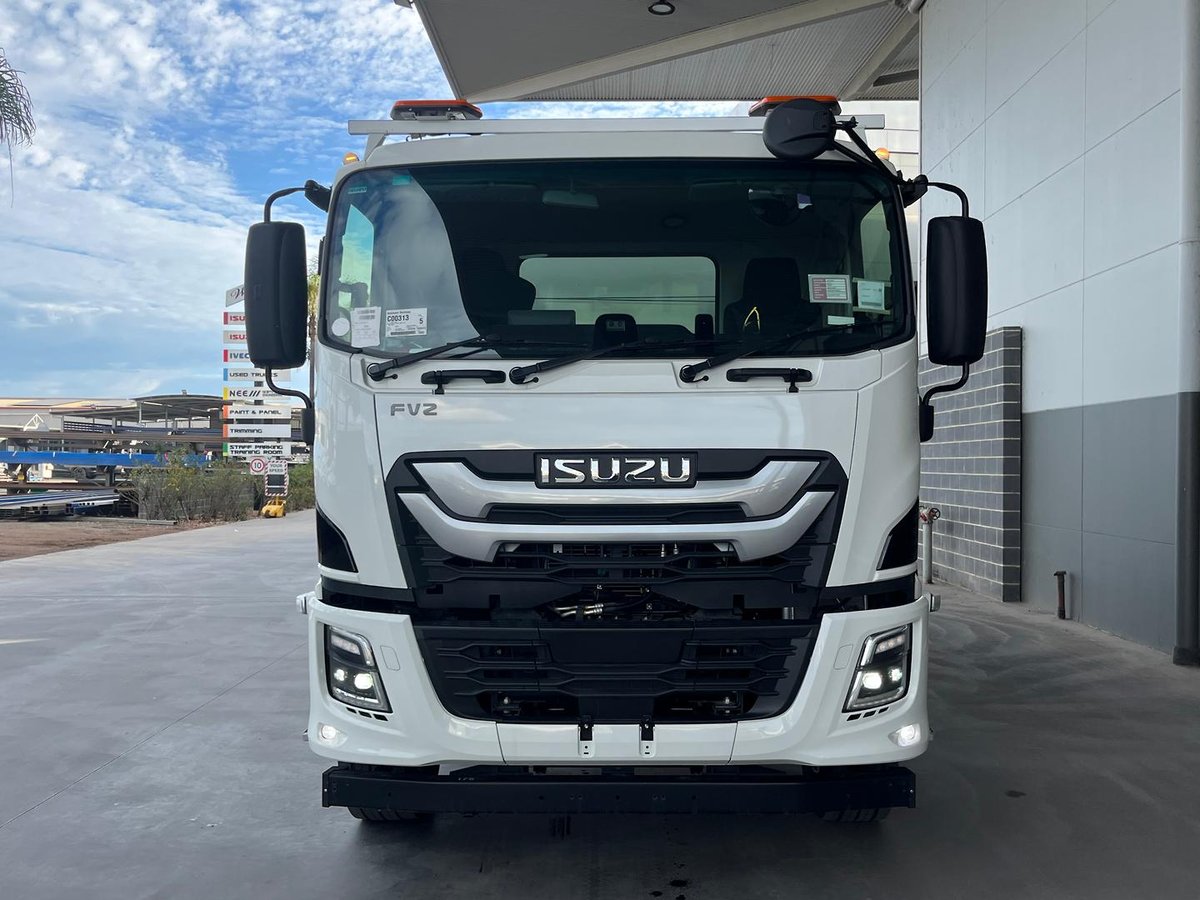2025 Isuzu F Series image 8