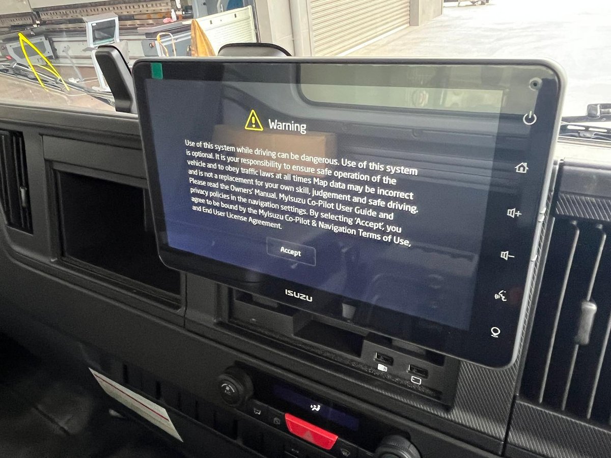 2025 Isuzu F Series image 22