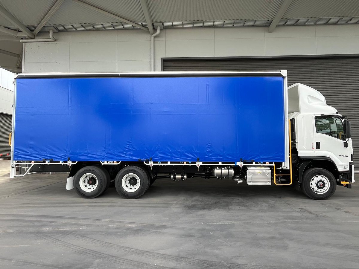 2025 Isuzu F Series image 2