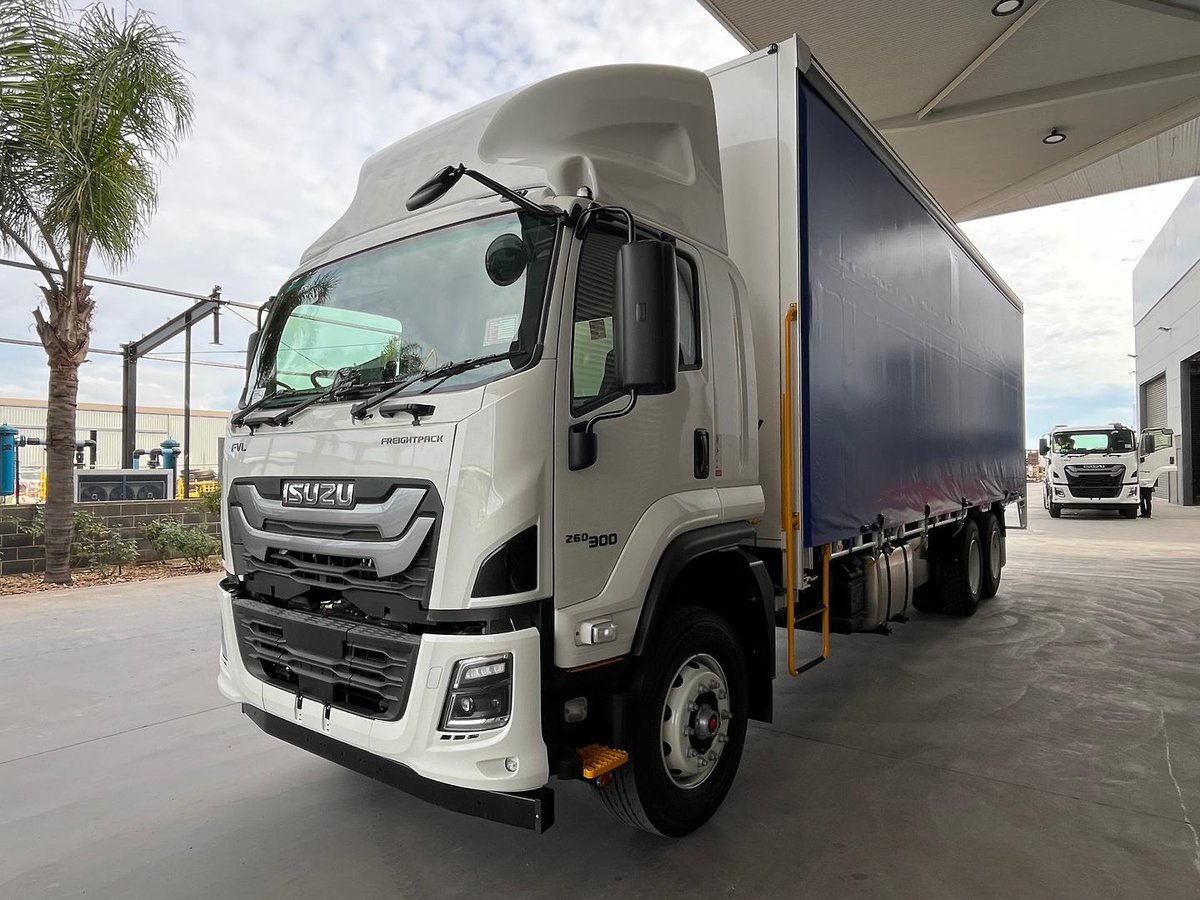 2025 Isuzu F Series image 9