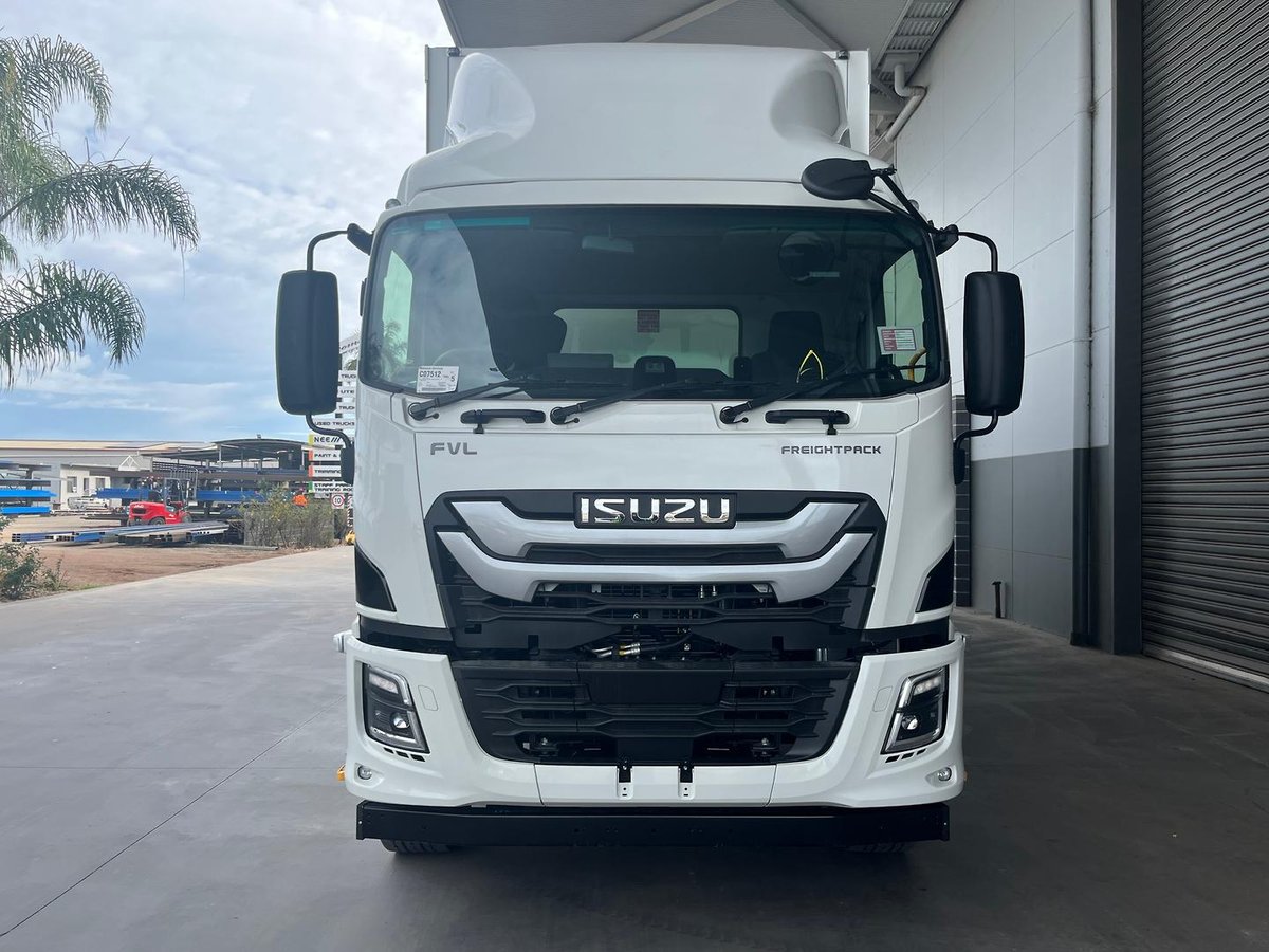 2025 Isuzu F Series image 10