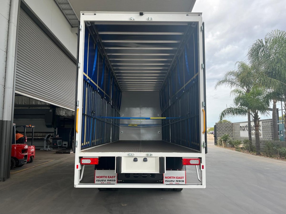 2025 Isuzu F Series image 4