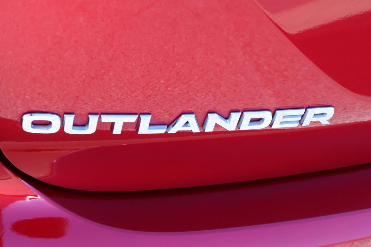 2021 Mitsubishi Outlander image 39