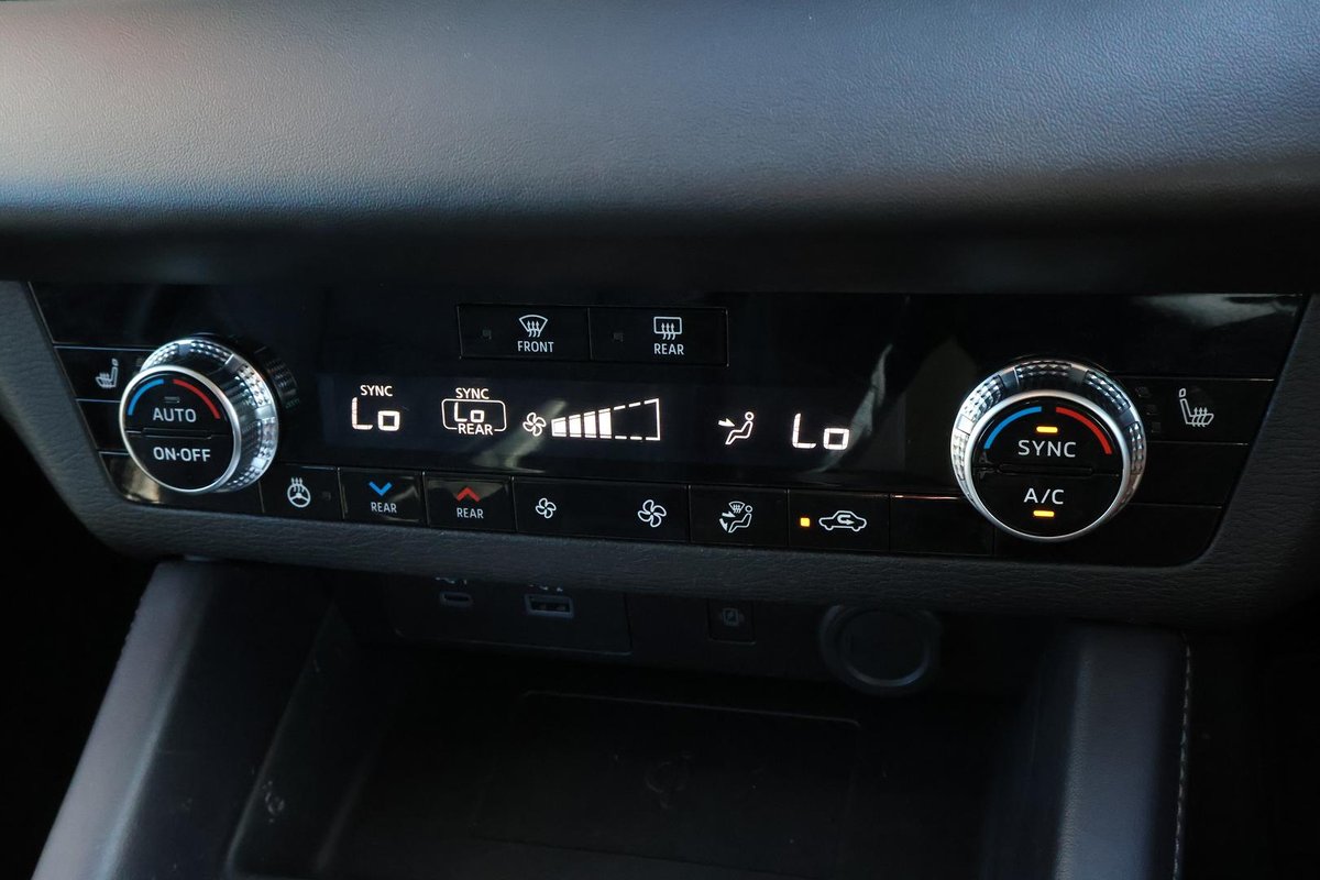 2021 Mitsubishi Outlander image 19
