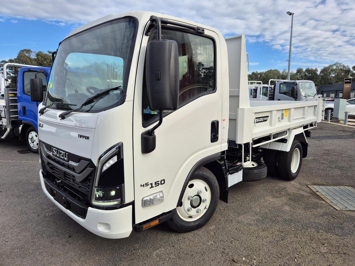 2026 Isuzu N Series NLR 45-150 DT D25 Tipper image 3