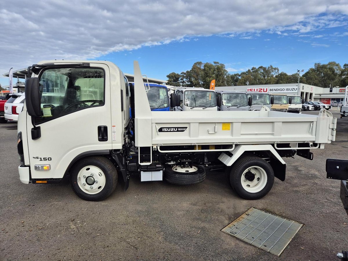 2026 Isuzu N Series NLR 45-150 DT D25 Tipper image 4