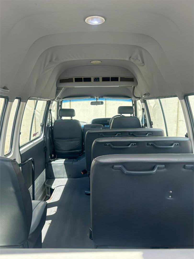 1999 Toyota Hiace image 13