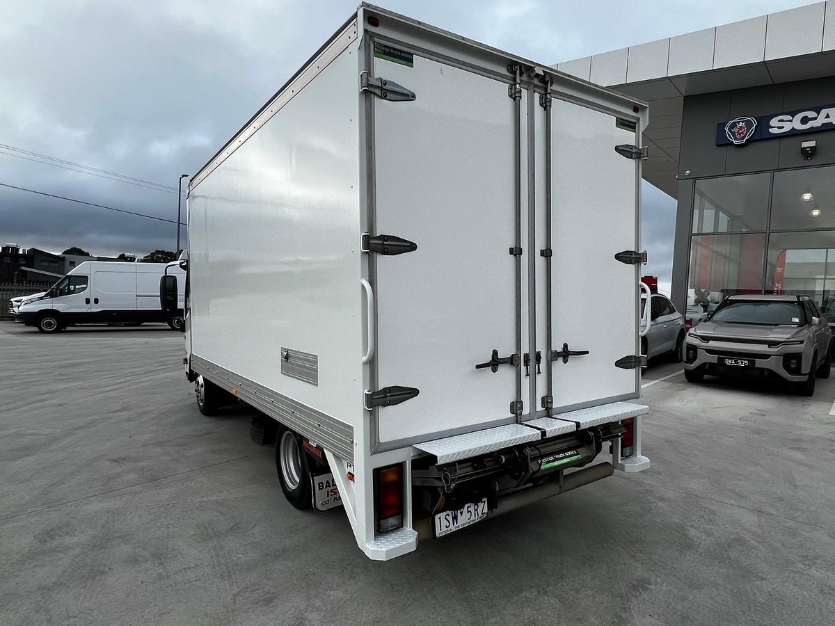 2021 Isuzu N Series NNR 45-150 Vanpack image 7
