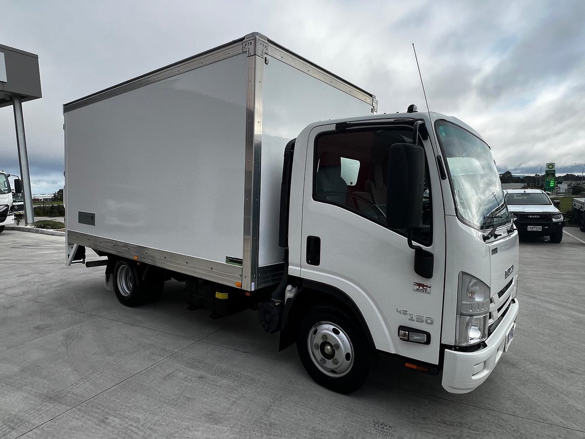 2021 Isuzu N Series NNR 45-150 Vanpack image 3