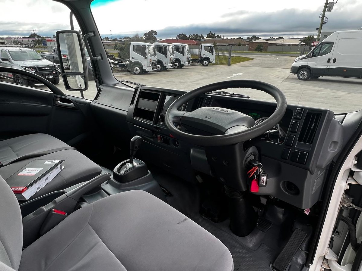 2021 Isuzu N Series NNR 45-150 Vanpack image 13