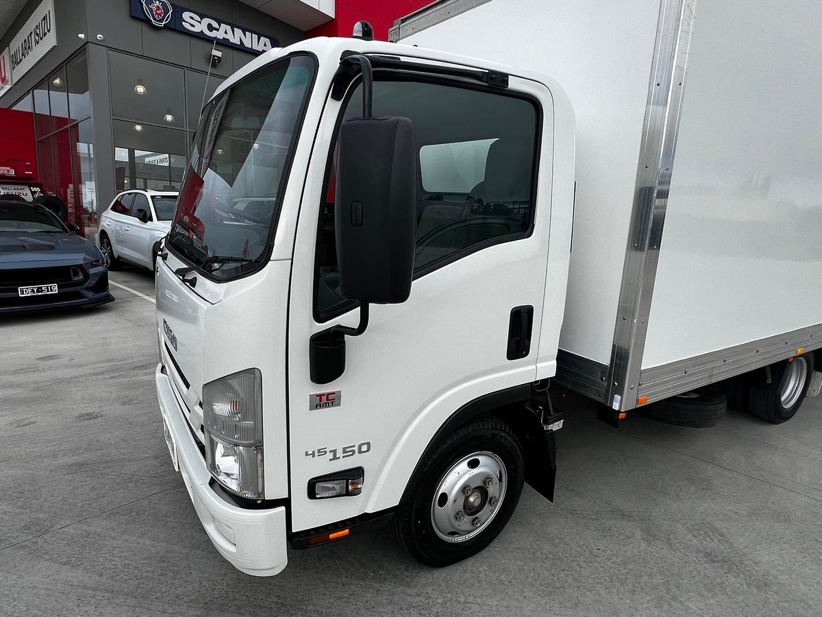 2021 Isuzu N Series NNR 45-150 Vanpack image 10