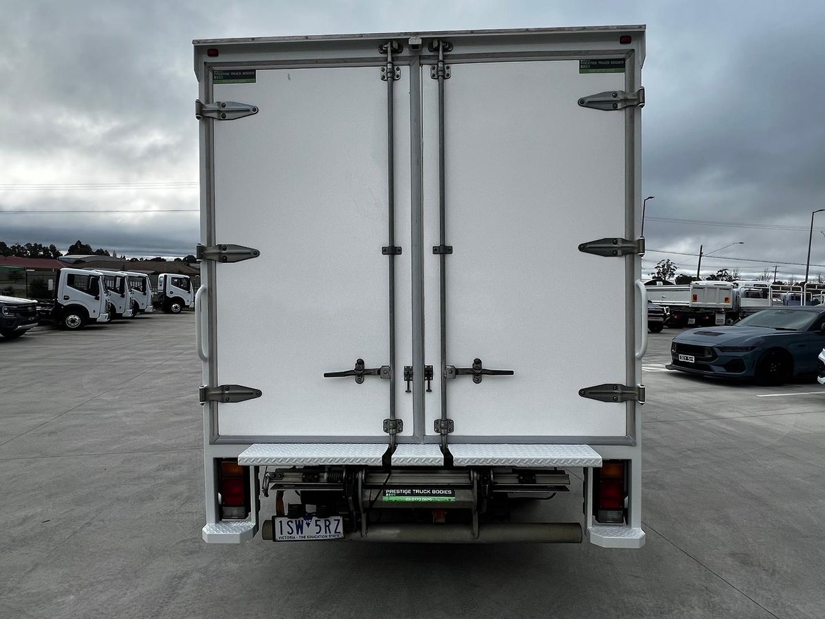 2021 Isuzu N Series NNR 45-150 Vanpack image 6