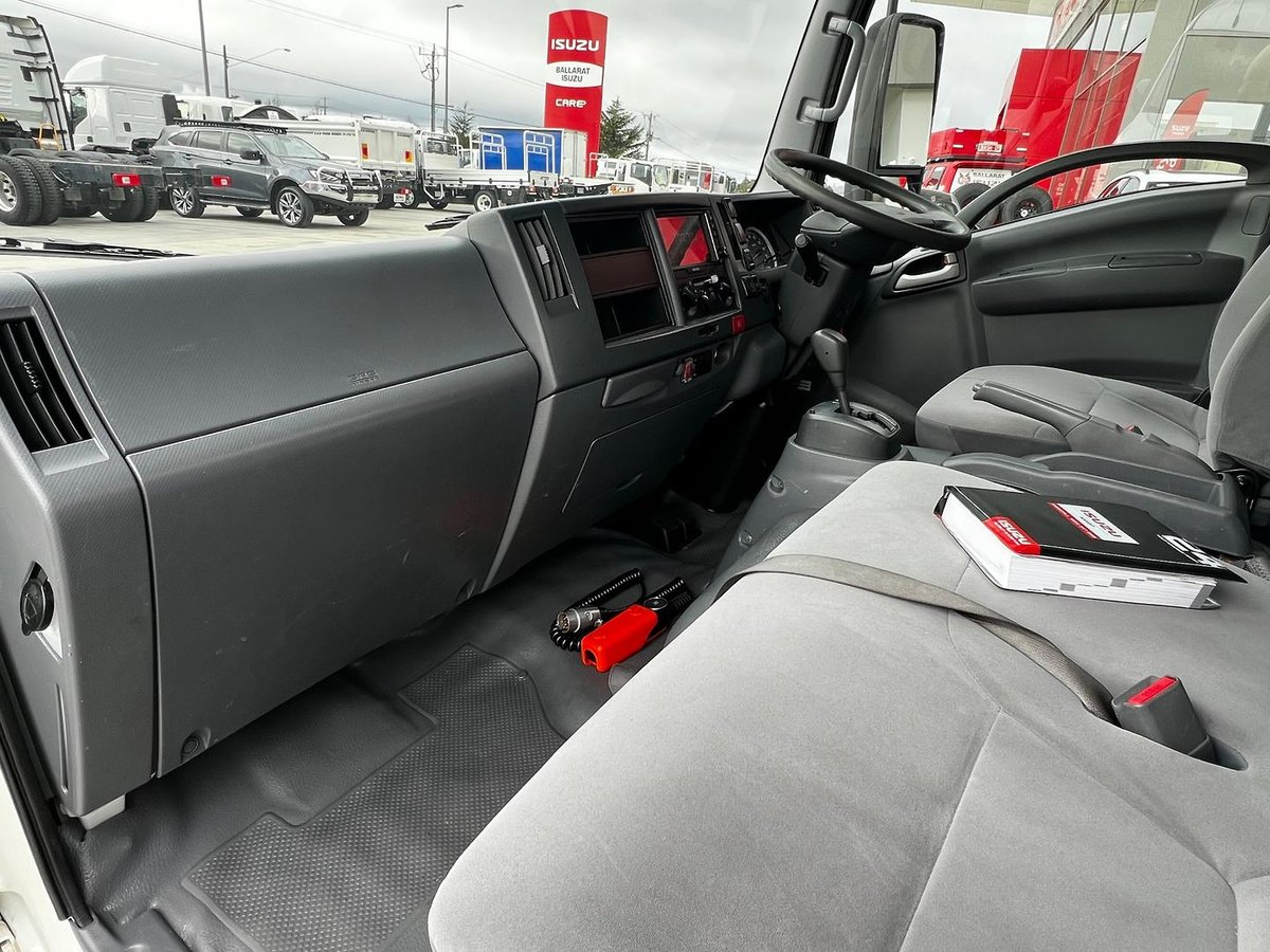 2021 Isuzu N Series NNR 45-150 Vanpack image 18