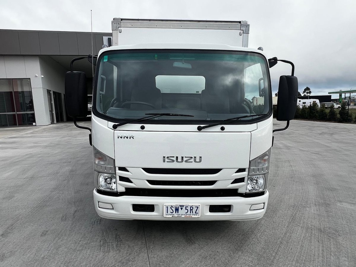2021 Isuzu N Series NNR 45-150 Vanpack image 2
