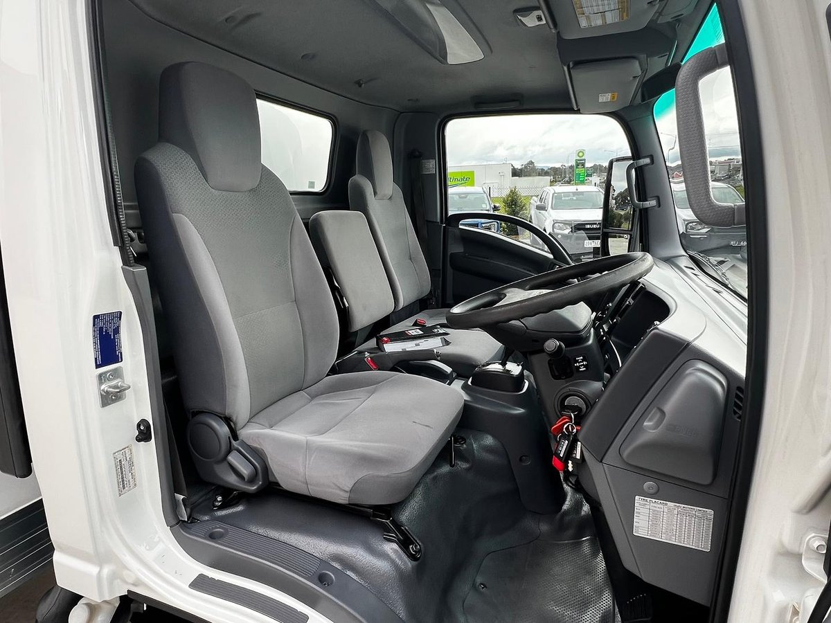 2021 Isuzu N Series NNR 45-150 Vanpack image 12