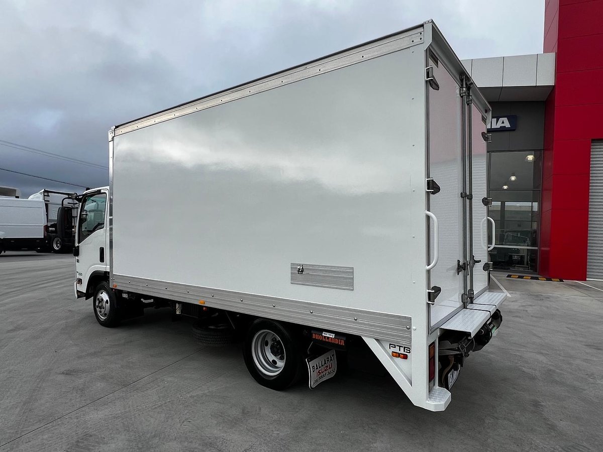 2021 Isuzu N Series NNR 45-150 Vanpack image 8
