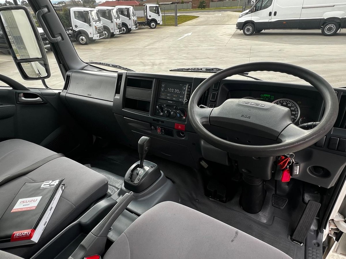 2021 Isuzu N Series NNR 45-150 Vanpack image 14
