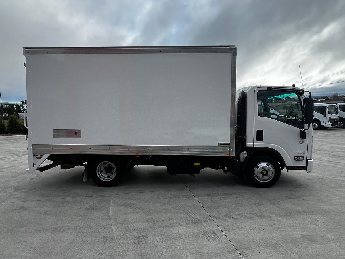 2021 Isuzu N Series NNR 45-150 Vanpack image 4
