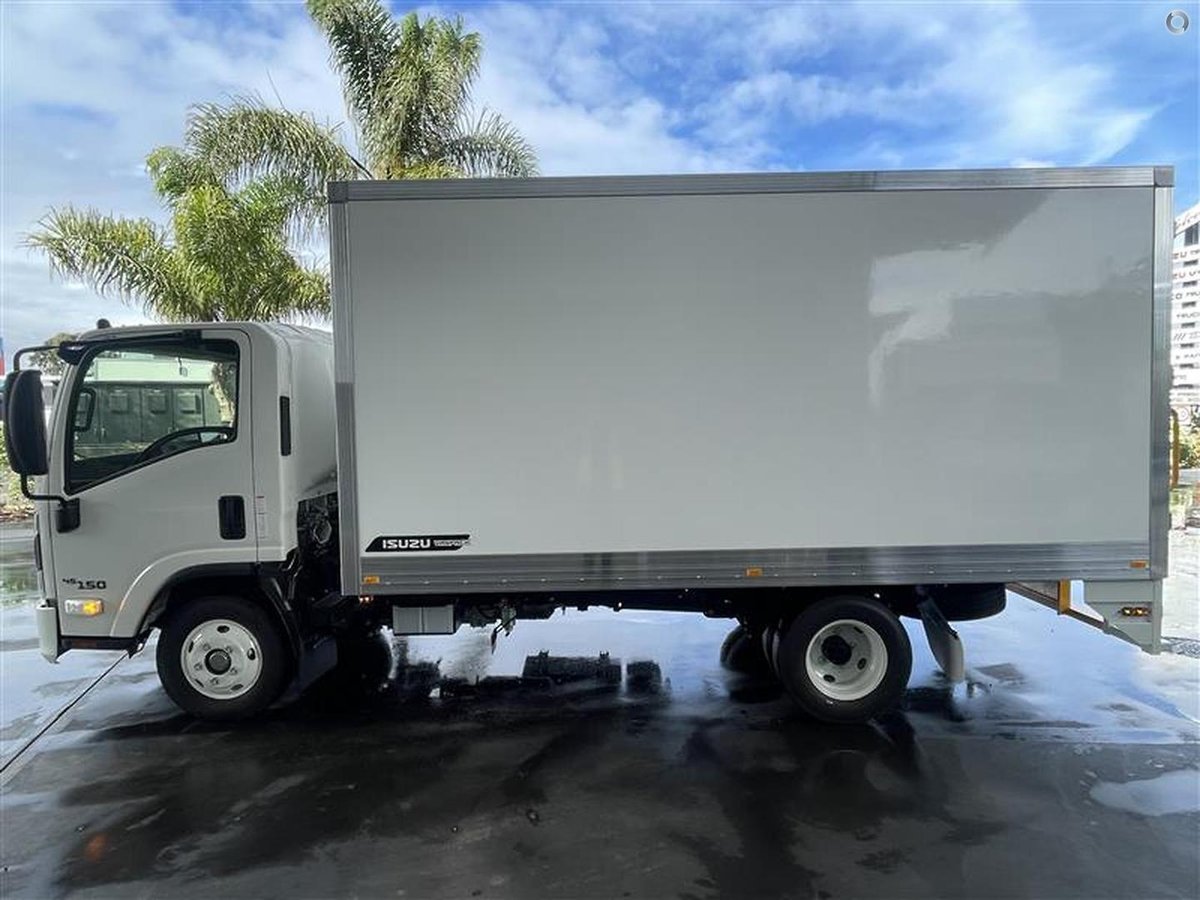 2025 Isuzu N Series image 8