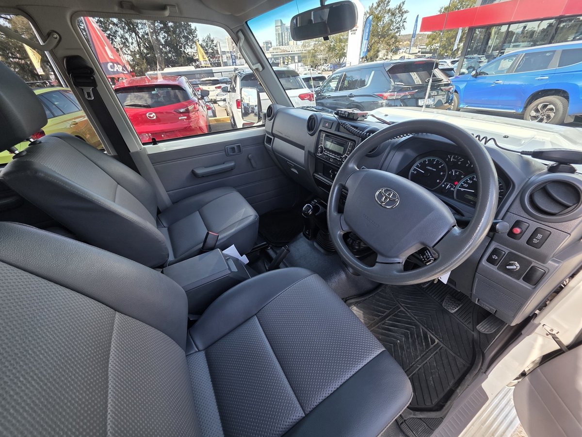 2016 Toyota Landcruiser Workmate VDJ76R 4X4 Dual Range image 18
