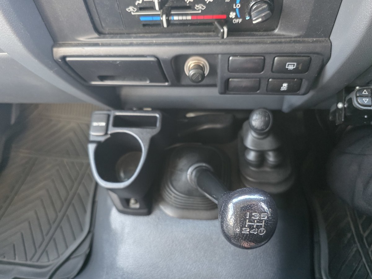 2016 Toyota Landcruiser Workmate VDJ76R 4X4 Dual Range image 24
