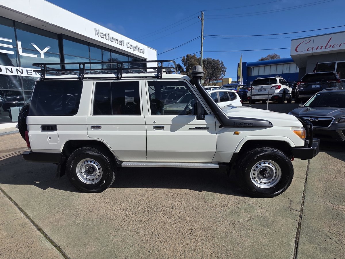 2016 Toyota Landcruiser Workmate VDJ76R 4X4 Dual Range image 27