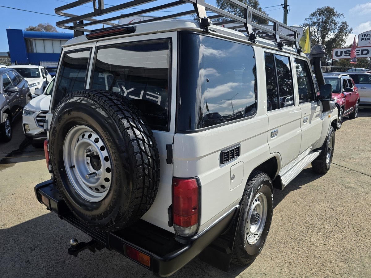 2016 Toyota Landcruiser Workmate VDJ76R 4X4 Dual Range image 28