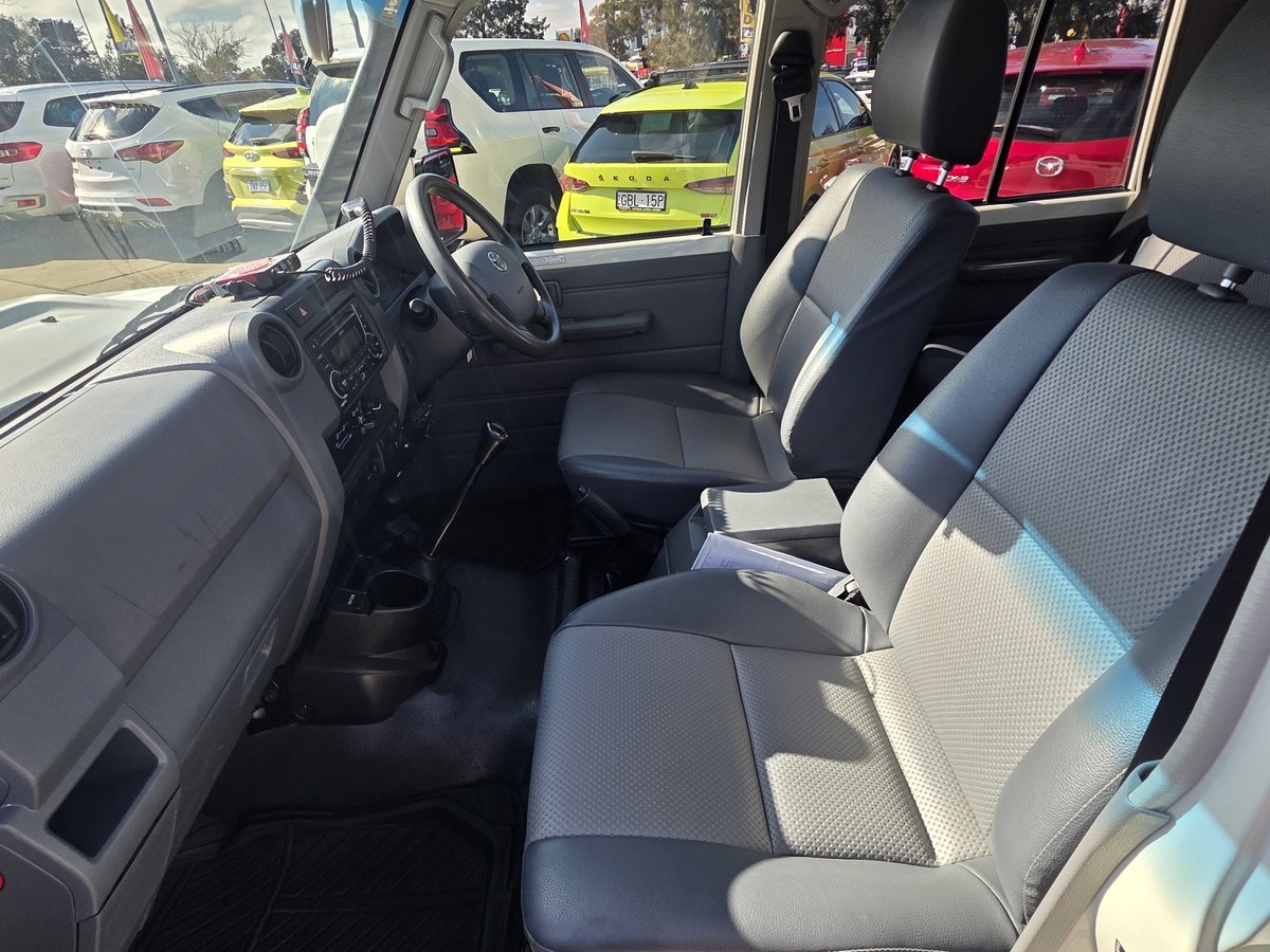 2016 Toyota Landcruiser Workmate VDJ76R 4X4 Dual Range image 33