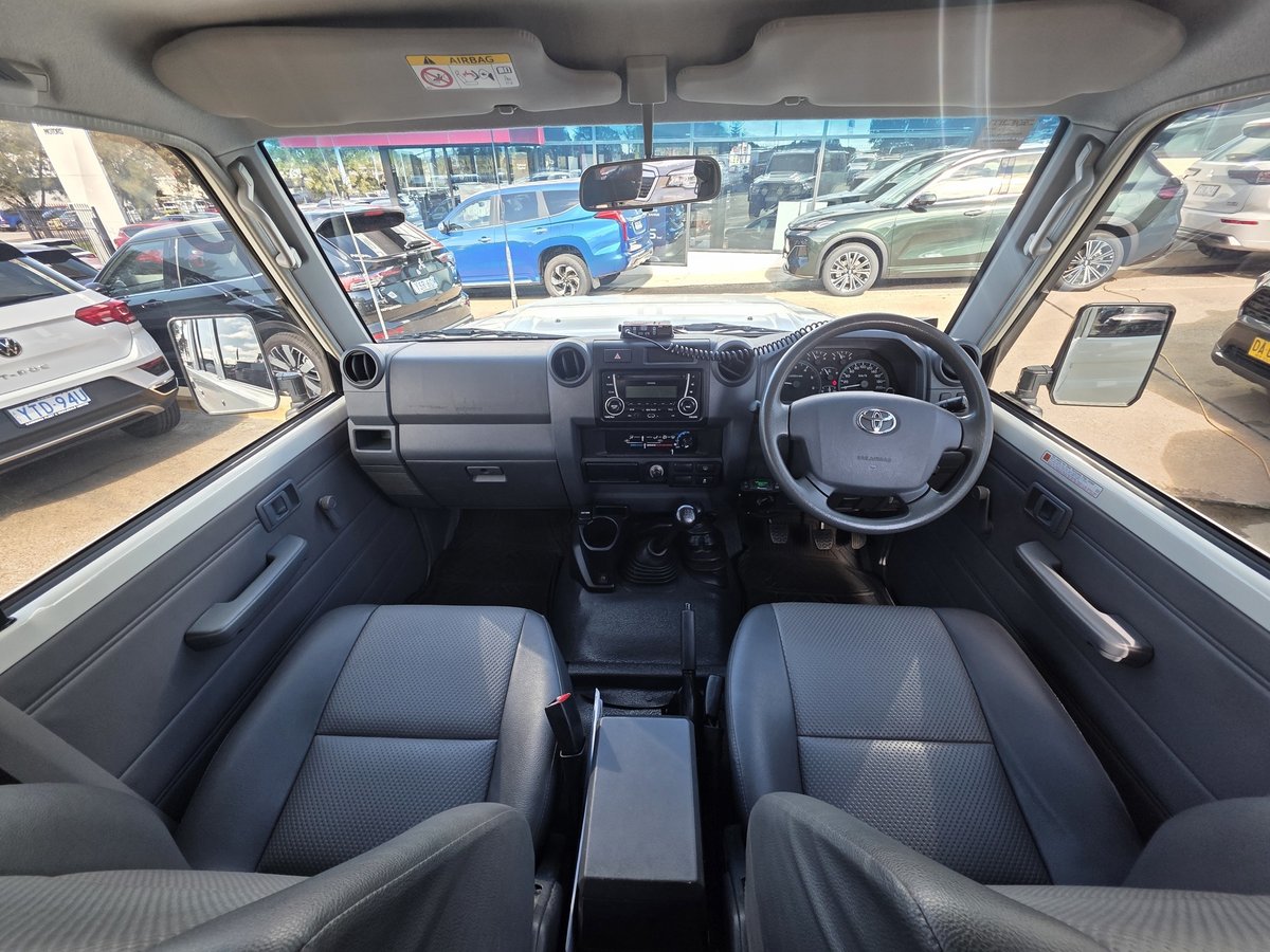 2016 Toyota Landcruiser Workmate VDJ76R 4X4 Dual Range image 38