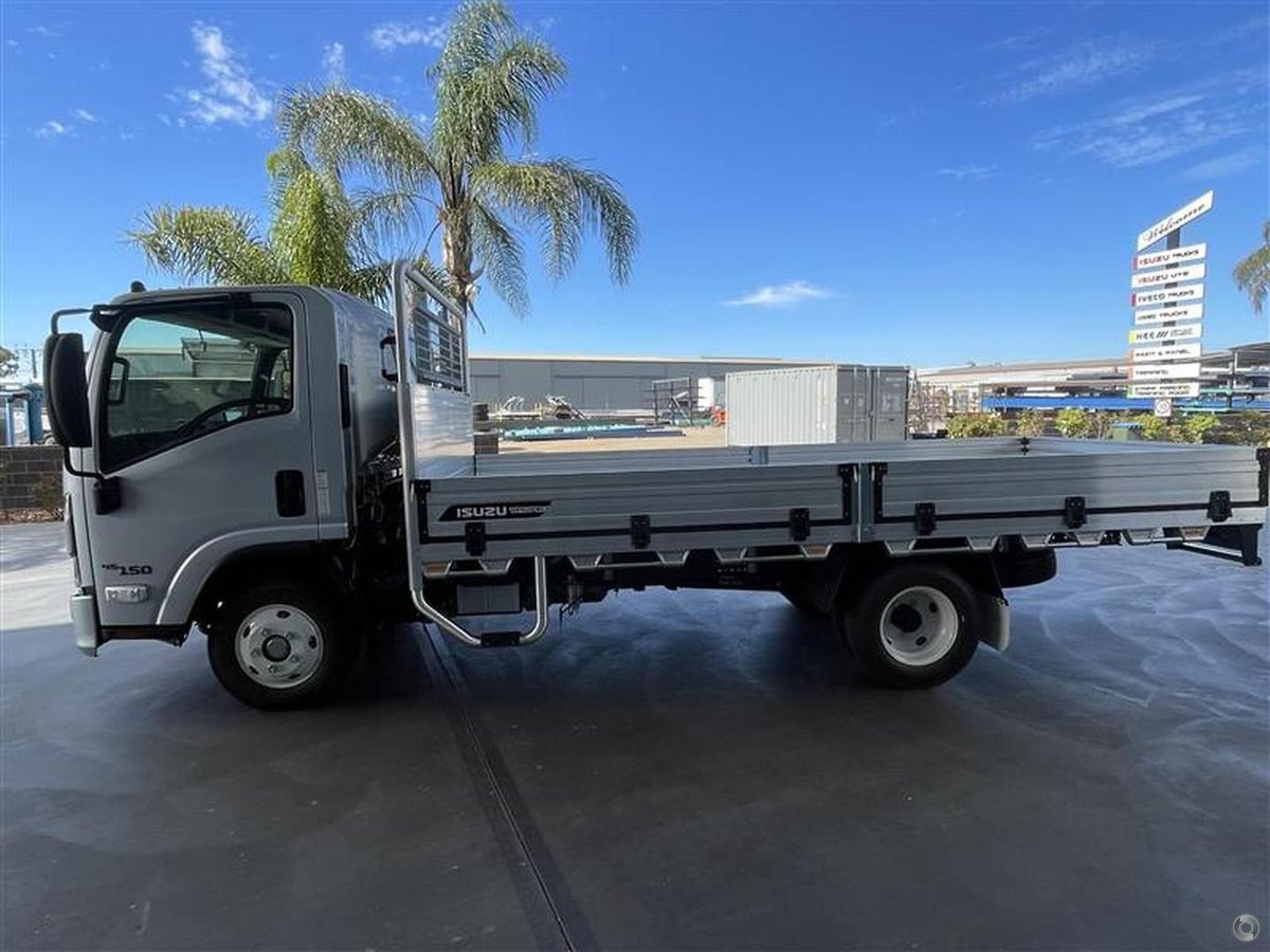 2025 Isuzu N Series image 6