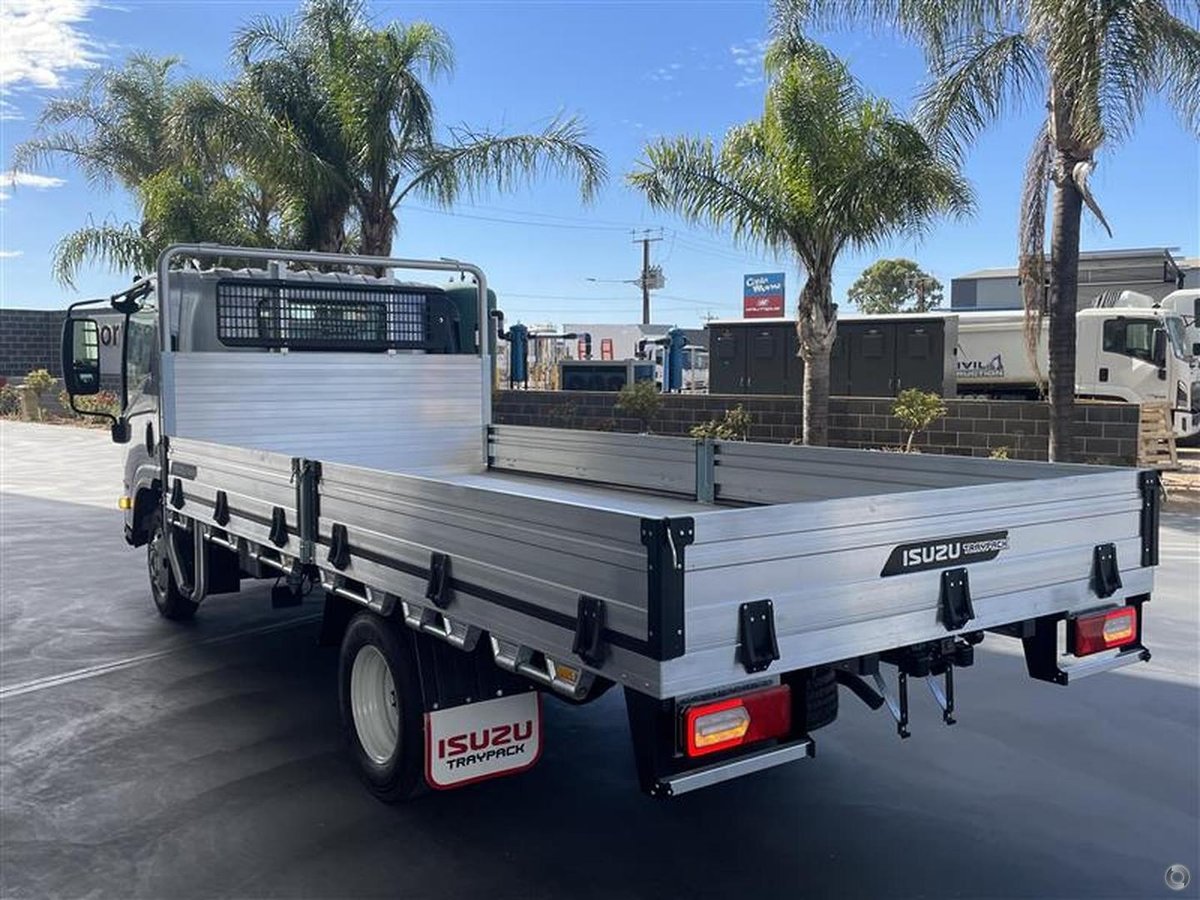 2025 Isuzu N Series image 5