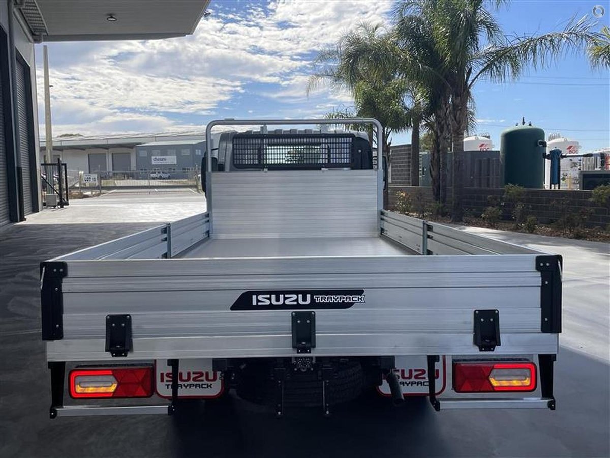 2025 Isuzu N Series image 3