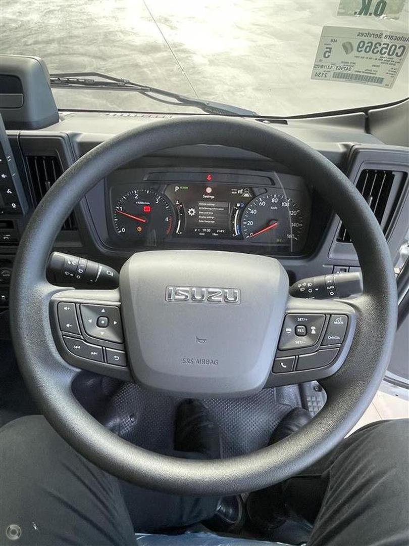 2025 Isuzu N Series image 11
