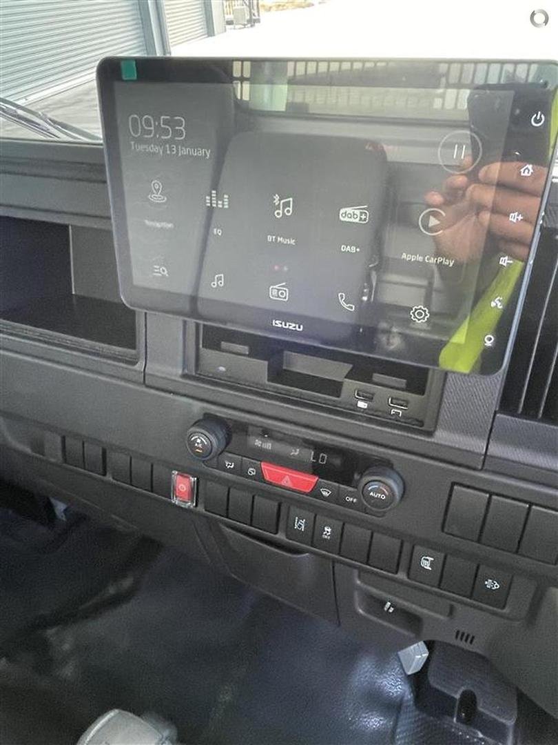 2025 Isuzu N Series image 14