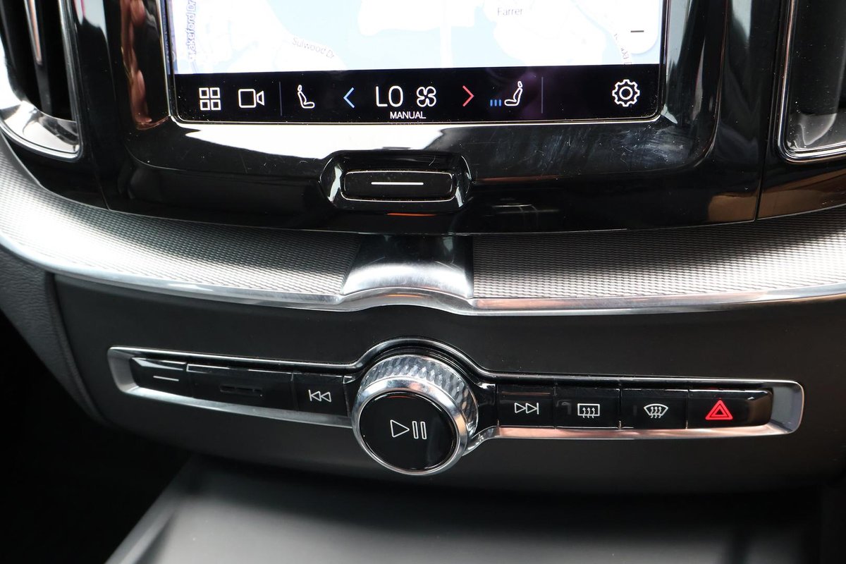2021 Volvo XC60 B6 R-Design MY22 AWD image 17