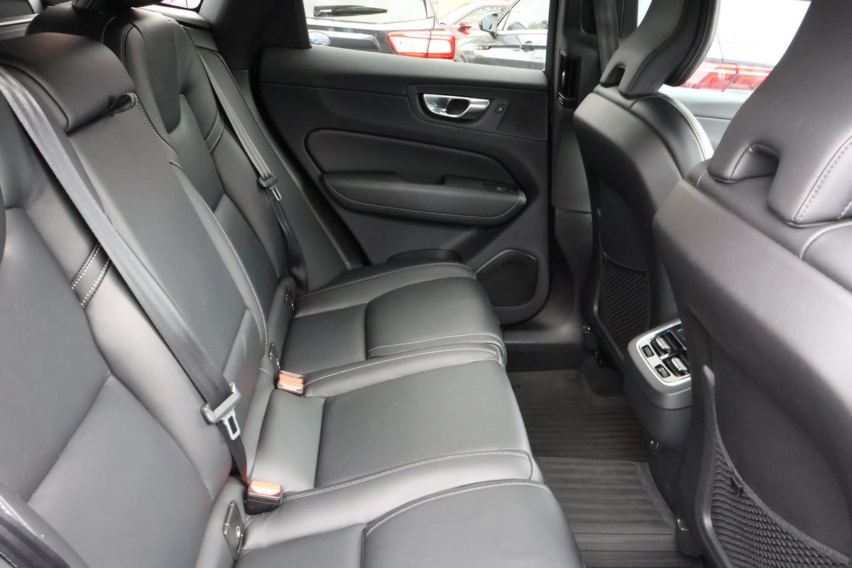 2021 Volvo XC60 B6 R-Design MY22 AWD image 24