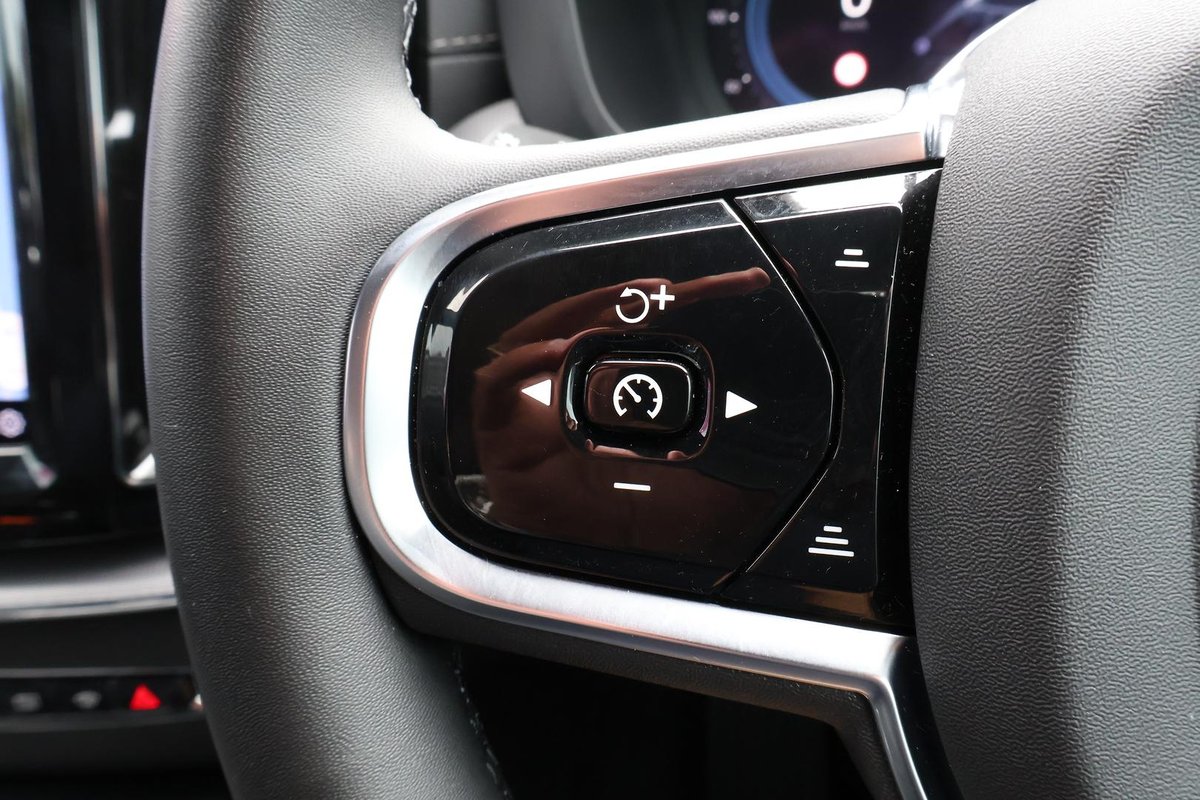 2021 Volvo XC60 B6 R-Design MY22 AWD image 11