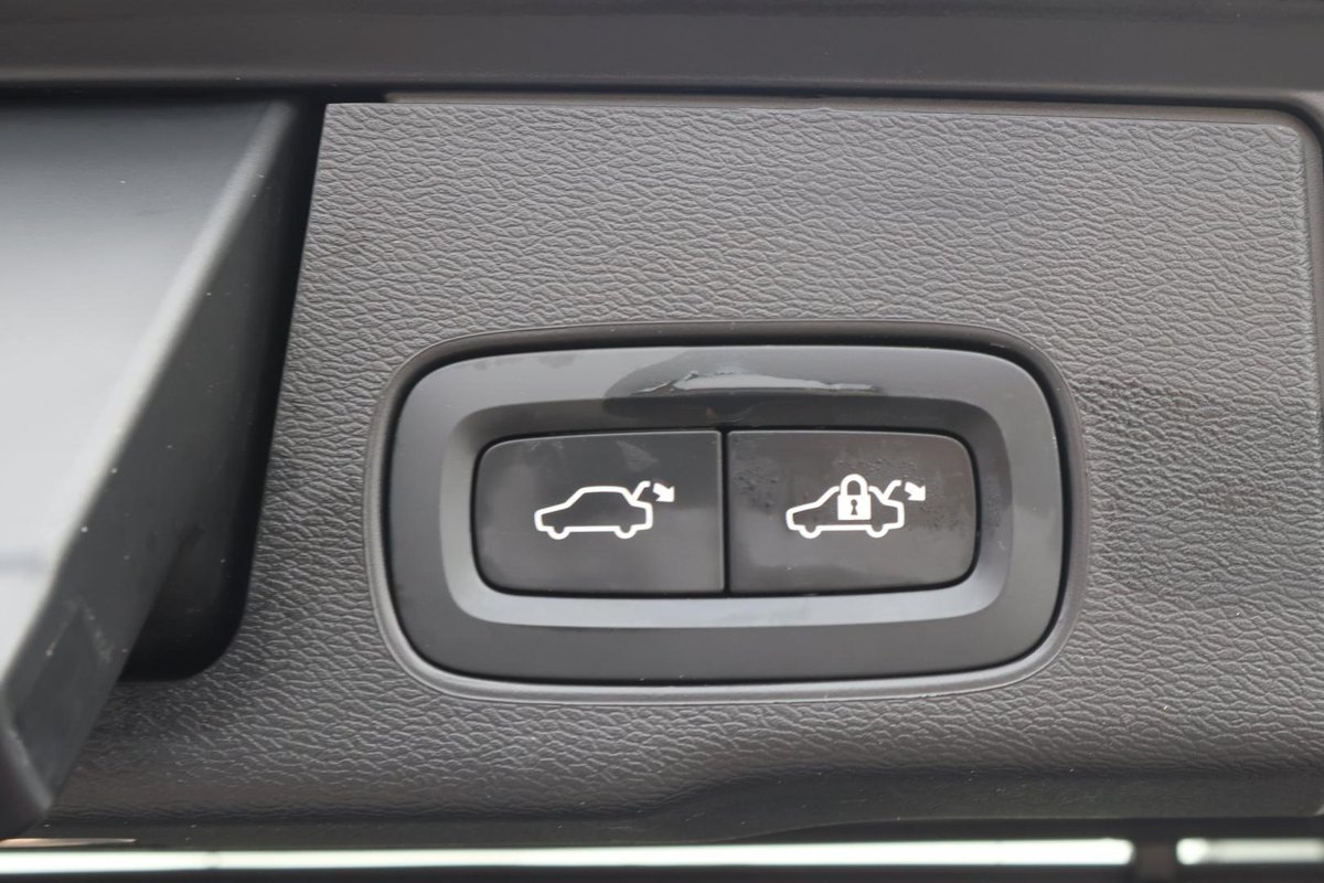 2021 Volvo XC60 B6 R-Design MY22 AWD image 30