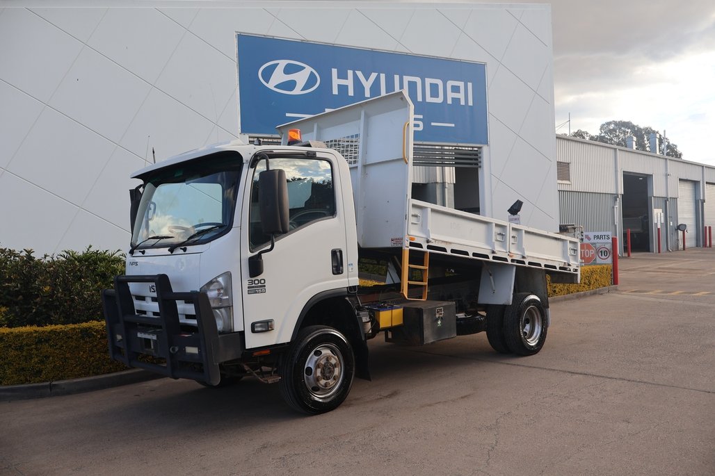 2013 Isuzu Nps Truck