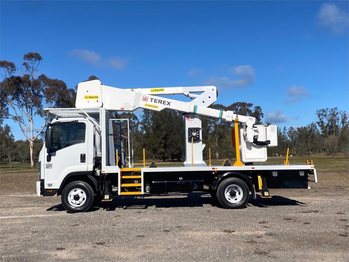 2011 Isuzu F Series FRR 500 image 2