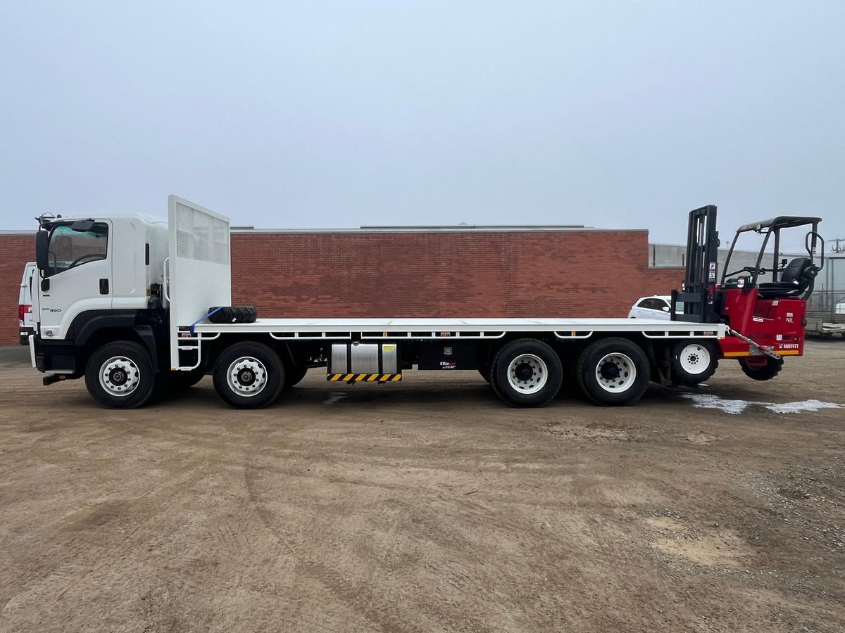 2025 Isuzu F Series FYJ300-350 image 2