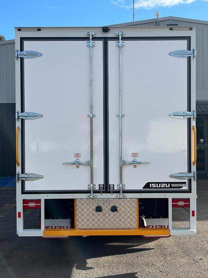 2026 Isuzu N Series NNR 45-150 DT D34 Vanpack image 4