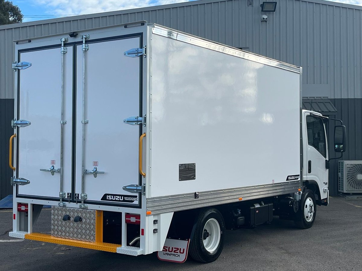 2026 Isuzu N Series NNR 45-150 DT D34 Vanpack image 5