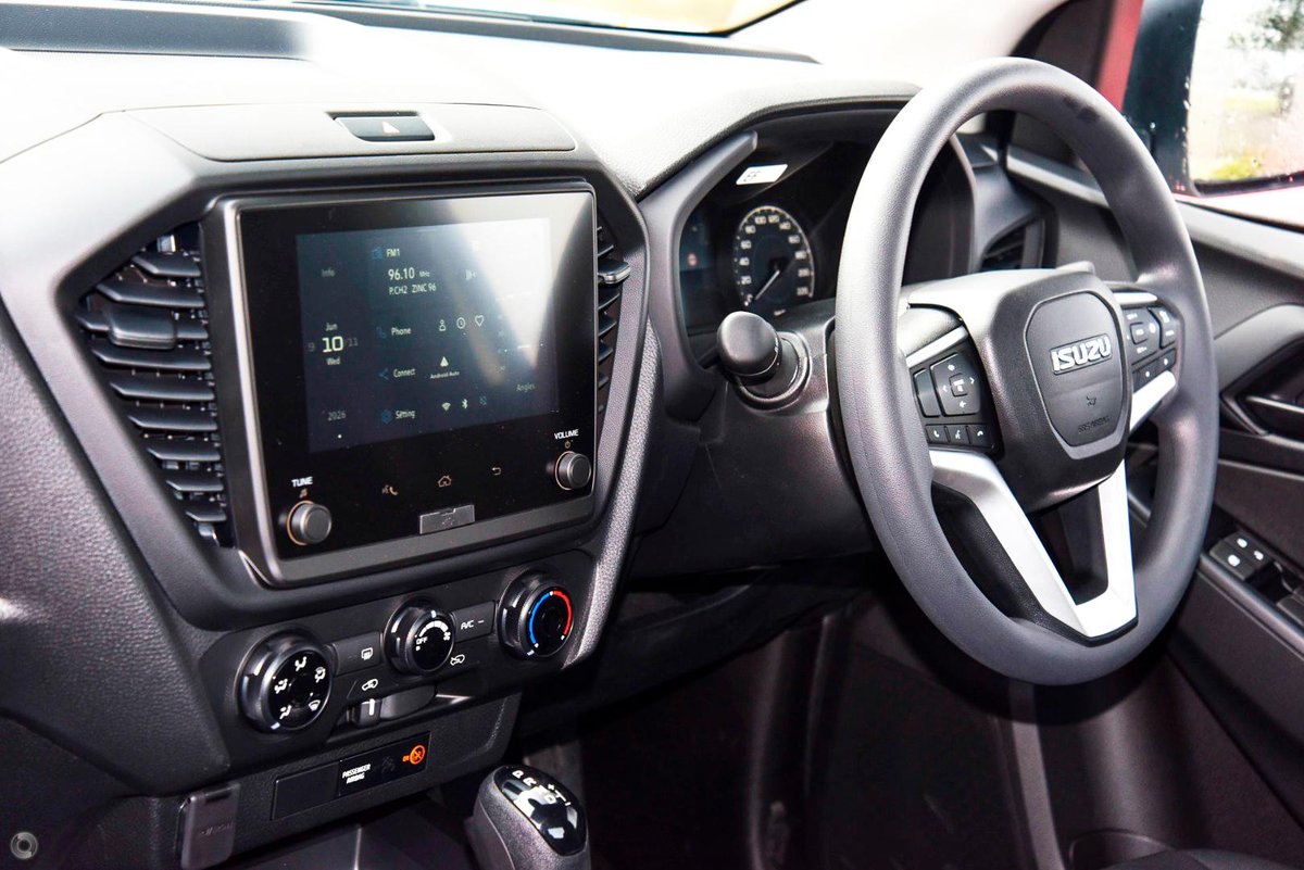 2025 Isuzu D-MAX image 8