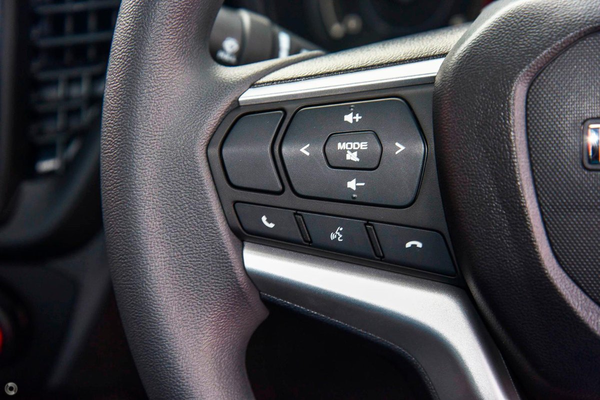 2025 Isuzu D-MAX image 11