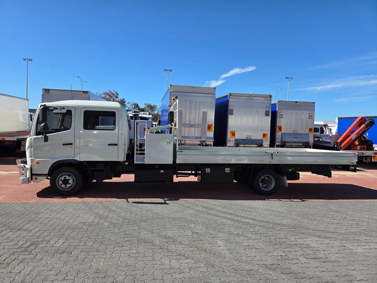 2019 Hino Fd 1124-500 Series 6 Ton Crew Cab Tray image 17