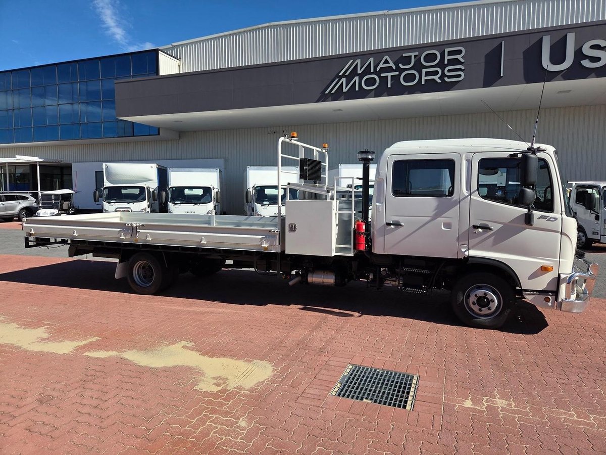 2019 Hino Fd 1124-500 Series 6 Ton Crew Cab Tray image 16