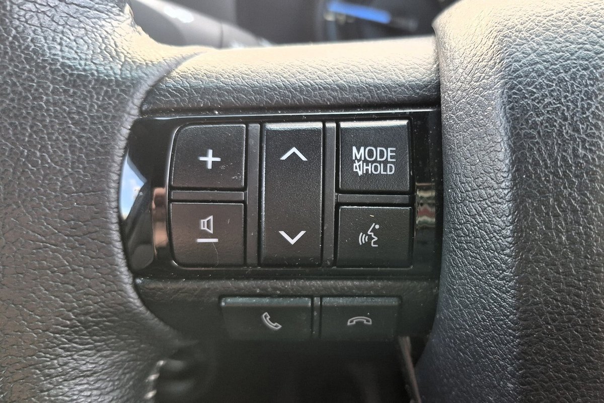 2023 Toyota Hilux 4x4 image 12